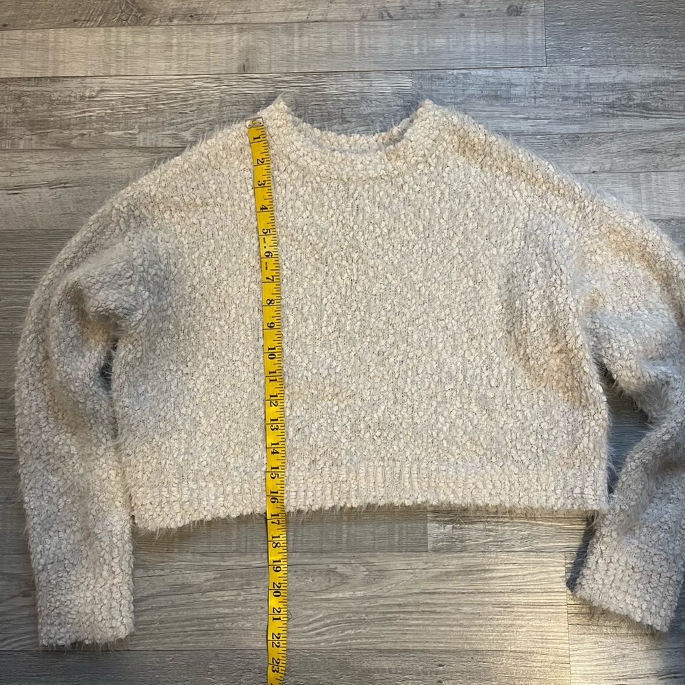 Cropped Sweater - Picture 3 of 7